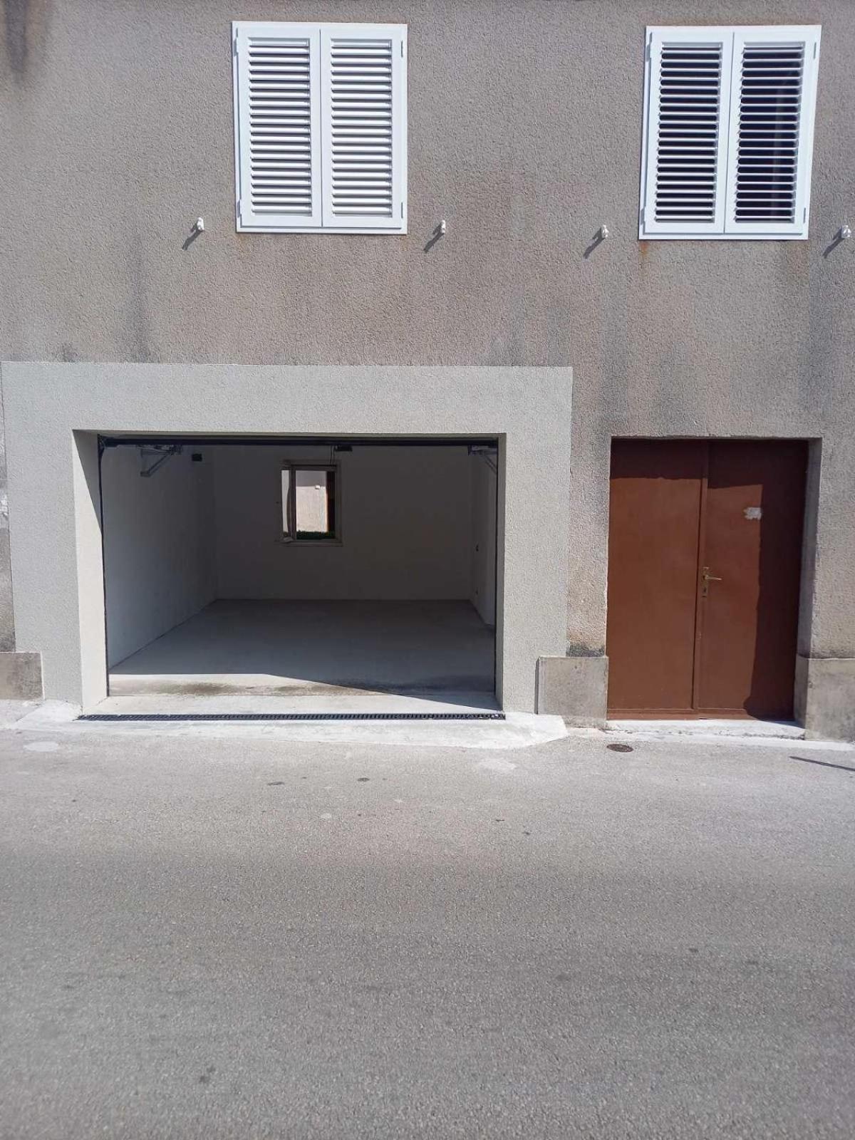 Ana, Free Garage Parking Apartamento Šibenik